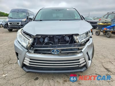 Piąte zdjęcie samochodu w środku: 2017 TOYOTA HIGHLANDER HYBRID XLE VIN:5TDJGRFHXHS036417 - miniatura