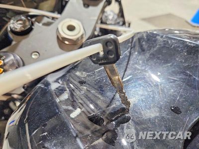 Zdjęcie 8 z 9 samochodu: 2020 YAMAHA YZFR6 VIN:JYARJ28E5LA007696 - miniatura