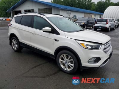 Czwarte zdjęcie samochodu z boku: 2018 FORD ESCAPE SE VIN:1FMCU9GD0JUC24485 - miniatura