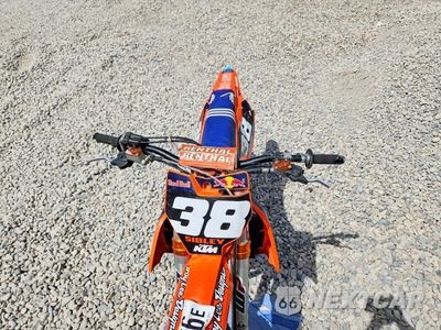 Piąte zdjęcie samochodu w środku: 2016 KTM 250 SX-F VIN:VBKSXK433GM150691 - miniatura