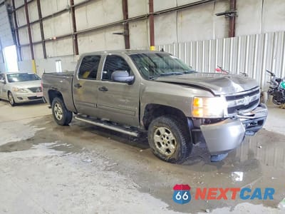 Czwarte zdjęcie samochodu z boku: 2009 CHEVROLET SILVERADO C1500 LT VIN:3GCEC23009G114657 - miniatura