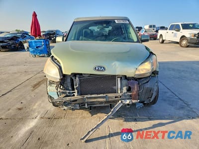 Piąte zdjęcie samochodu w środku: 2011 KIA SOUL + VIN:KNDJT2A20B7339164 - miniatura