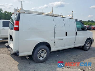 Trzecie zdjęcie samochodu z tyłu: 2021 CHEVROLET EXPRESS G2500 VIN:1GCWGAFP1M1257118 - miniatura