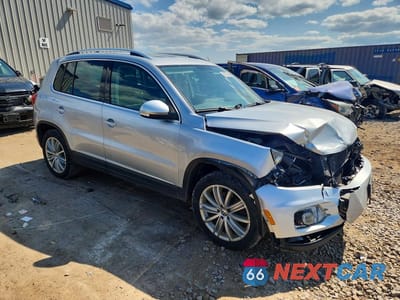 Czwarte zdjęcie samochodu z boku: 2015 VOLKSWAGEN TIGUAN S VIN:WVGBV7AX6FW106100 - miniatura