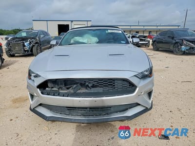 Piąte zdjęcie samochodu w środku: 2018 FORD MUSTANG VIN:1FATP8UH1J5109813 - miniatura