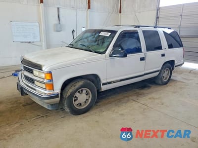 1996 CHEVROLET TAHOE C1500 1GNEC13R4TJ308646 - główne zdjęcie licytacji z USA - miniatura