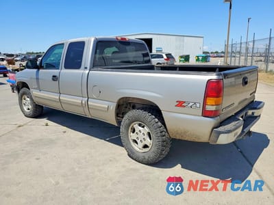 Drugie zdjęcie samochodu z przodu: 2000 CHEVROLET SILVERADO K1500 VIN:1GCEK19T1YE332644 - miniatura