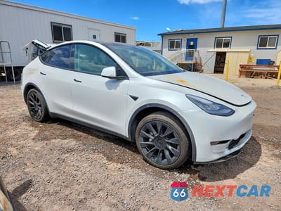 Czwarte zdjęcie samochodu z boku: 2021 TESLA MODEL Y VIN:5YJYGDED6MF192792 - miniatura