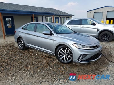 Czwarte zdjęcie samochodu z boku: 2026 VOLKSWAGEN JETTA SE VIN:3VW7W7BU7TM041200 - miniatura