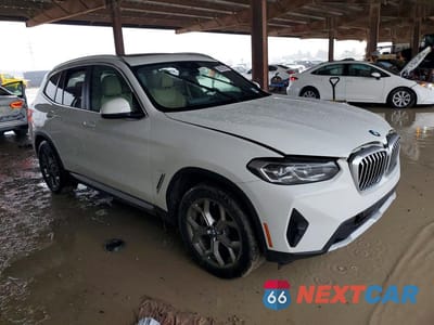 Czwarte zdjęcie samochodu z boku: 2022 BMW X3 SDRIVE30I VIN:5UX43DP05N9N28737 - miniatura