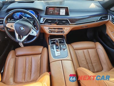 Zdjęcie 8 z 12 samochodu: 2018 BMW 750 XI VIN:WBA7F2C50JB238725 - miniatura