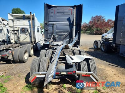 Zdjęcie 6 z 12 samochodu: 2016 VOLVO VNL SEMI TRUCK VIN:4V4NC9TK6GN958205 - miniatura