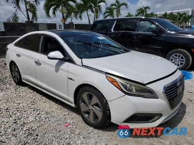 Czwarte zdjęcie samochodu z boku: 2016 HYUNDAI SONATA HYBRID LIMITED VIN:KMHE34L12GA031694 - miniatura