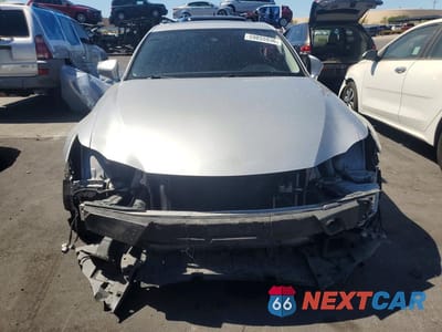Piąte zdjęcie samochodu w środku: 2017 LEXUS IS 200T VIN:JTHBA1D25H5041793 - miniatura
