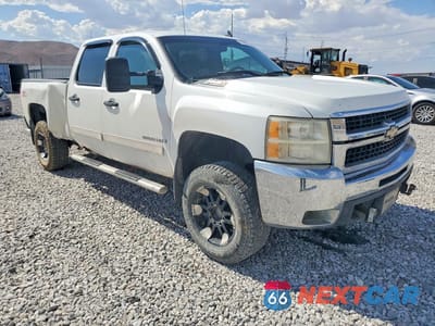 Czwarte zdjęcie samochodu z boku: 2008 CHEVROLET SILVERADO K2500 HEAVY DUTY VIN:1GCHK23K58F187413 - miniatura
