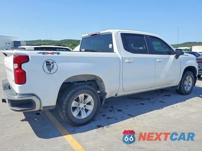 Trzecie zdjęcie samochodu z tyłu: 2020 CHEVROLET SILVERADO K1500 LT VIN:3GCUYDED4LG343391 - miniatura