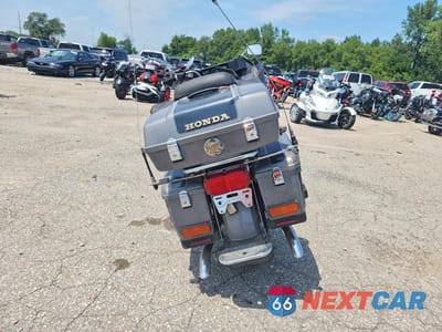 Czwarte zdjęcie samochodu z boku: 1983 HONDA GL1100 A VIN:1HFSC0220DA318463 - miniatura