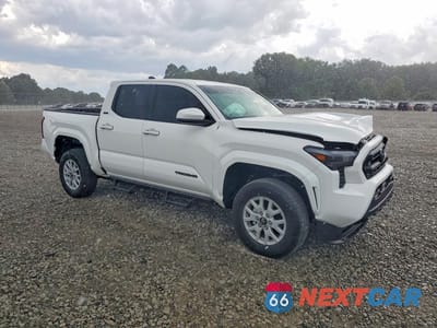 Czwarte zdjęcie samochodu z boku: 2026 TOYOTA TACOMA SR5 VIN:3TMLB5JN0TM264383 - miniatura