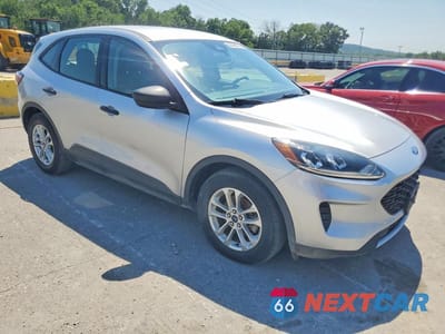 Czwarte zdjęcie samochodu z boku: 2020 FORD ESCAPE S VIN:1FMCU0F66LUC41437 - miniatura