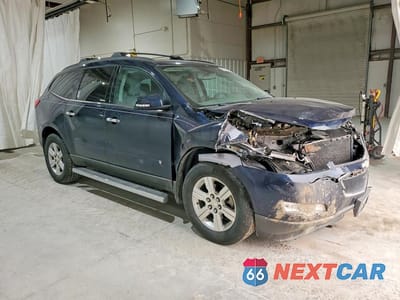 Czwarte zdjęcie samochodu z boku: 2010 CHEVROLET TRAVERSE LT VIN:1GNLRFED1AS131078 - miniatura