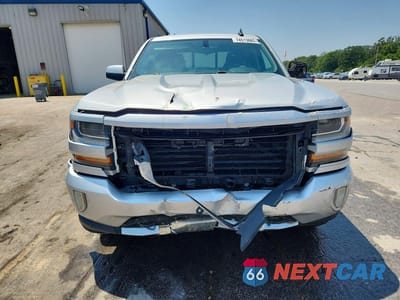 Piąte zdjęcie samochodu w środku: 2017 CHEVROLET SILVERADO K1500 LT VIN:1GCVKREC6HZ252446 - miniatura