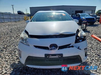 Piąte zdjęcie samochodu w środku: 2014 TOYOTA PRIUS ONE VIN:JTDKN3DU1E0394169 - miniatura