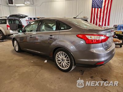 Drugie zdjęcie samochodu z przodu: 2014 FORD FOCUS TITANIUM VIN:1FADP3J25EL241627 - miniatura
