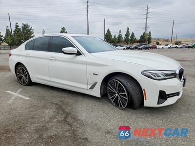 Czwarte zdjęcie samochodu z boku: 2022 BMW 530E VIN:WBA13AG08NCJ24883 - miniatura