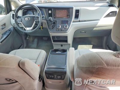 Zdjęcie 8 z 13 samochodu: 2018 TOYOTA SIENNA LE VIN:5TDJZ3DC8JS206861 - miniatura