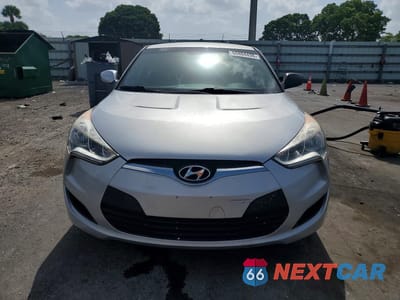 Piąte zdjęcie samochodu w środku: 2015 HYUNDAI VELOSTER BASE VIN:KMHTC6AD1FU228546 - miniatura