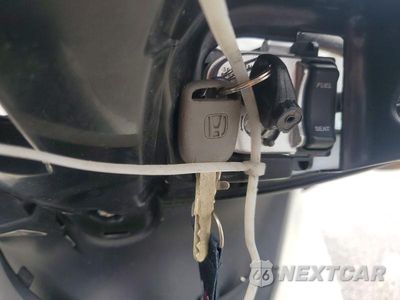 Zdjęcie 8 z 10 samochodu: 2011 HONDA PCX VIN:MLHJF2806B5002177 - miniatura