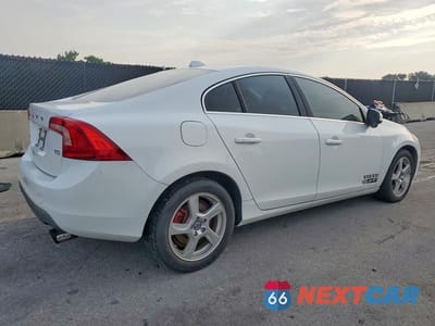 Trzecie zdjęcie samochodu z tyłu: 2012 VOLVO S60 T5 VIN:YV1622FS5C2031188 - miniatura