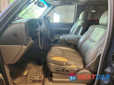 Zdjęcie 7 z 13 samochodu: 2004 GMC YUKON XL K1500 VIN:3GKFK16T74G101750 - miniatura