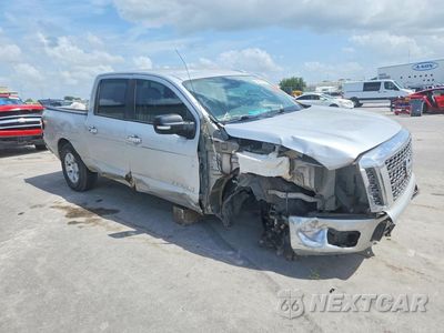 Czwarte zdjęcie samochodu z boku: 2017 NISSAN TITAN S VIN:1N6AA1EK6HN550025 - miniatura