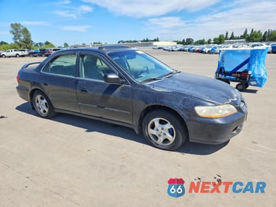 Czwarte zdjęcie samochodu z boku: 1999 HONDA ACCORD EX VIN:JHMCG5654XC026374 - miniatura