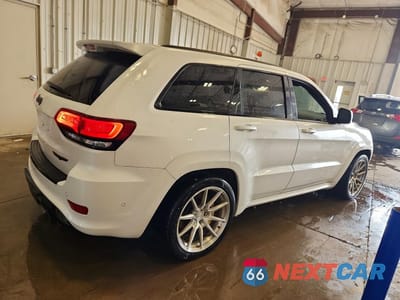 Trzecie zdjęcie samochodu z tyłu: 2020 JEEP GRAND CHEROKEE TRACKHAWK VIN:1C4RJFN91LC414714 - miniatura