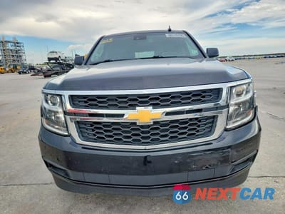 Piąte zdjęcie samochodu w środku: 2017 CHEVROLET SUBURBAN C1500 LT VIN:1GNSCHKC2HR401375 - miniatura