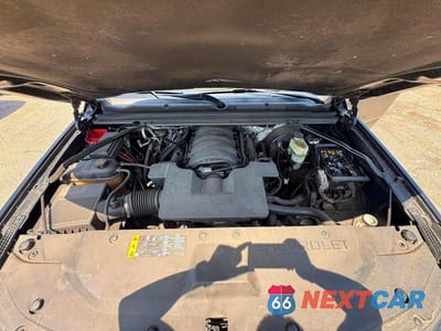 Zdjęcie 7 z 10 samochodu: 2018 CHEVROLET SUBURBAN K1500 LT VIN:1GNSKHKC4JR238205 - miniatura