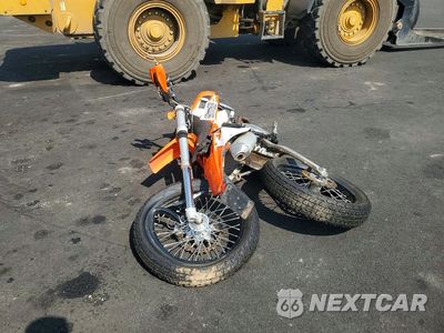 Czwarte zdjęcie samochodu z boku: 2018 KTM 500 EXC-F VIN:VBKEXL401JM414345 - miniatura