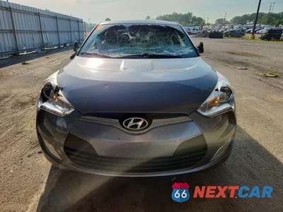 Piąte zdjęcie samochodu w środku: 2017 HYUNDAI VELOSTER BASE VIN:KMHTC6AD5HU309567 - miniatura