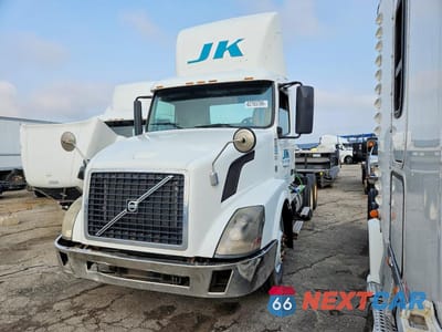 2012 VOLVO VNL SEMI TRUCK 4V4NC9EH0CN538452 - główne zdjęcie licytacji z USA - miniatura