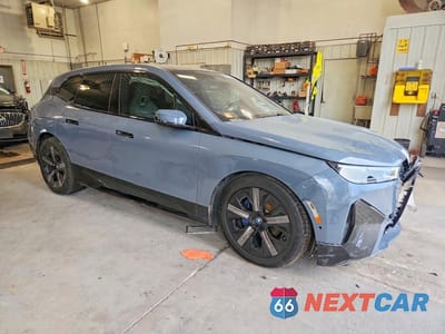 Czwarte zdjęcie samochodu z boku: 2023 BMW IX VIN:WB533CF07PCM48172 - miniatura