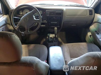 Zdjęcie 8 z 13 samochodu: 2001 TOYOTA TACOMA DOUBLE CAB VIN:5TEHN72N41Z819360 - miniatura