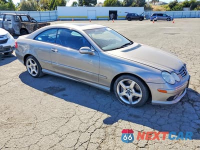 Czwarte zdjęcie samochodu z boku: 2005 MERCEDES-BENZ CLK 500 VIN:WDBTJ75J95F126266 - miniatura