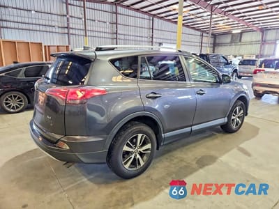 Trzecie zdjęcie samochodu z tyłu: 2017 TOYOTA RAV4 XLE VIN:JTMWFREV1HJ140162 - miniatura
