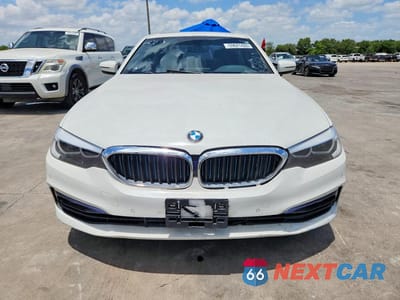 Piąte zdjęcie samochodu w środku: 2018 BMW 530E VIN:WBAJA9C59JB253480 - miniatura