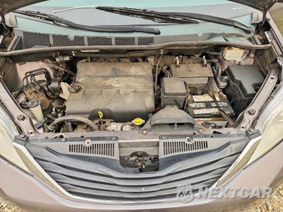 Zdjęcie 12 z 13 samochodu: 2013 TOYOTA SIENNA VIN:5TDKK3DC2DS350516 - miniatura