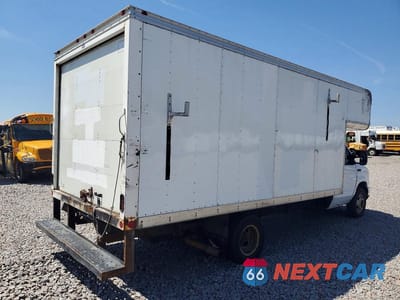 Trzecie zdjęcie samochodu z tyłu: 2021 FORD E450 BOX TRUCK VIN:1FDXE4FN6MDC13278 - miniatura