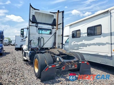 Trzecie zdjęcie samochodu z tyłu: 2017 VOLVO VNL SEMI TRUCK VIN:4V4N39TG2HN988220 - miniatura
