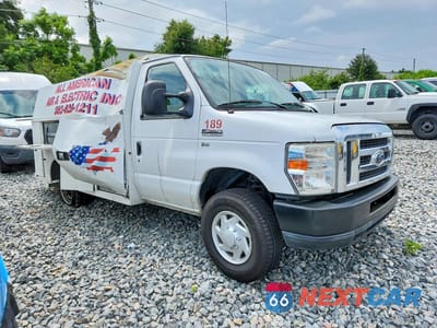 Czwarte zdjęcie samochodu z boku: 2017 FORD ECONOLINE E350 SUPER DUTY CUTAWAY VAN VIN:1FDWE3F68HDC39045 - miniatura